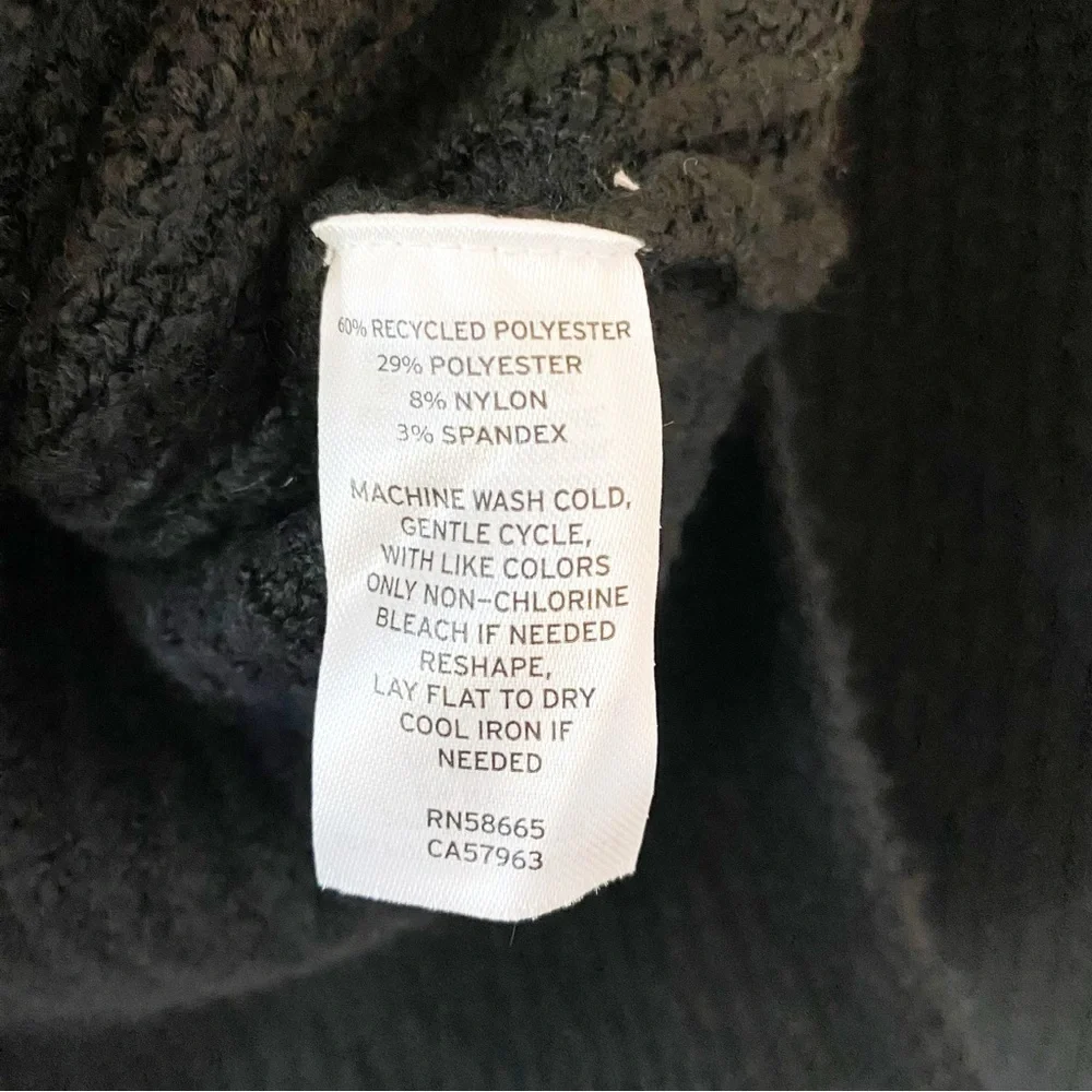 Caslon black neck